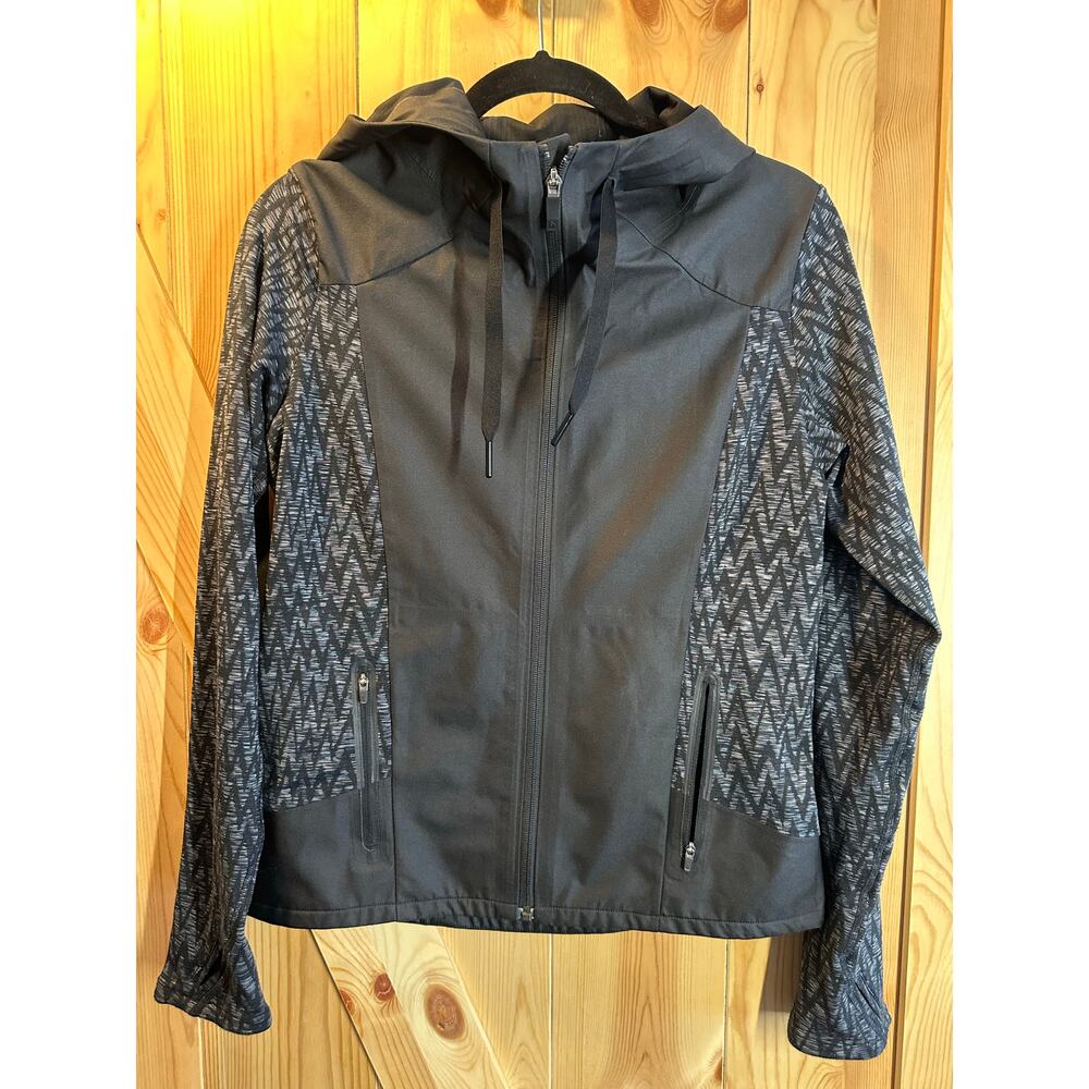 The North Face Women's Dyvinity Shorty Jacket in black -Size M